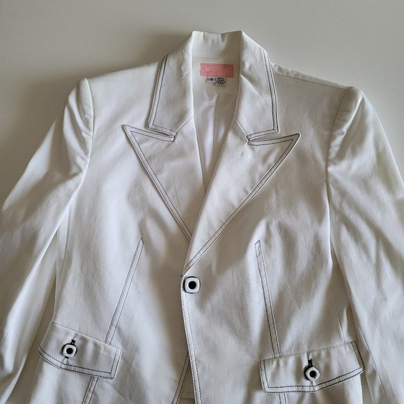 Classy White Crop Blazer - Picture 3 of 6